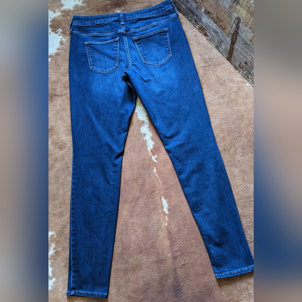 Universal Thread Mid Rise Skinny Jeans - Picture 9 of 13